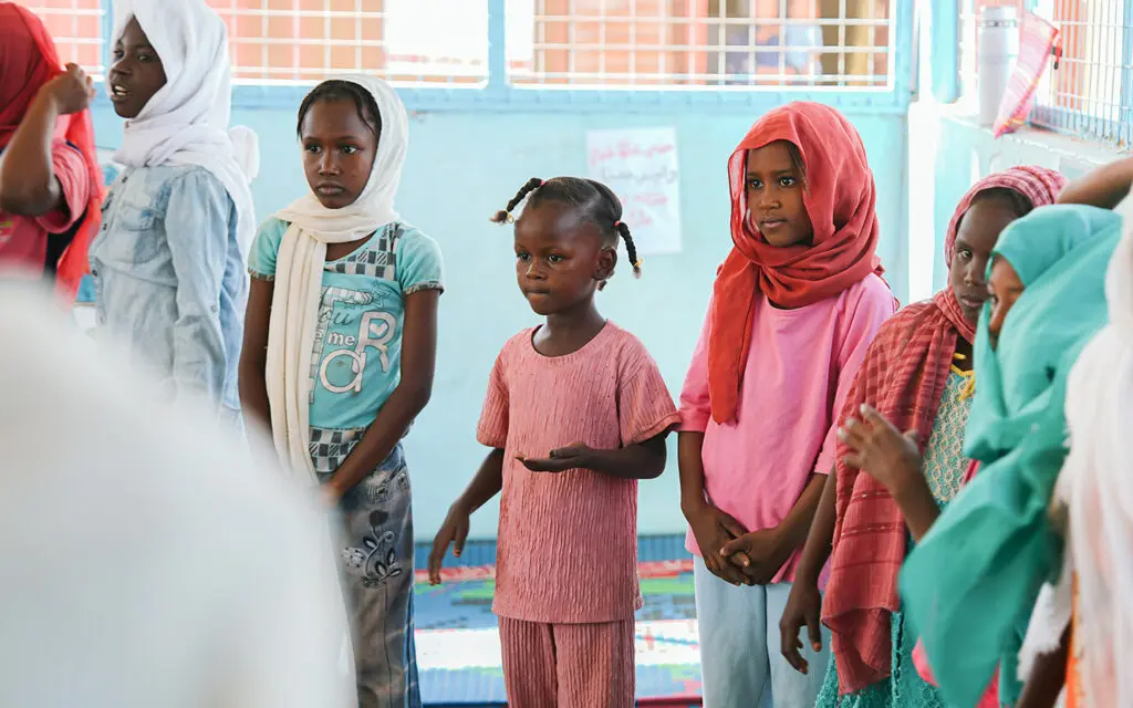 barn deltar i gruppövning