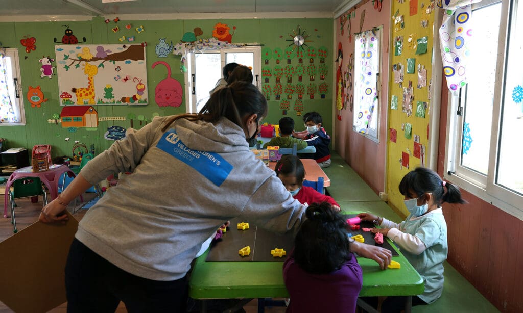 SOS Barnbyars förskola i flyktingläger i Grekland.