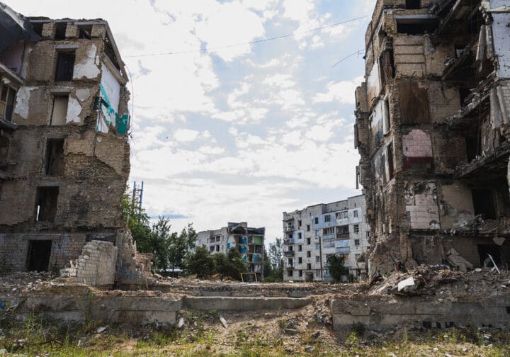 Förstörda byggnader i Ukraina.