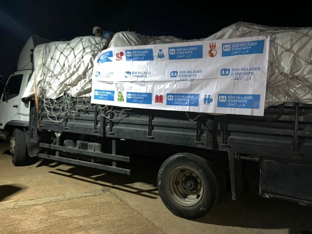 Lastbil packad med förnödenheter, SOS Barnbyar i Marocko.