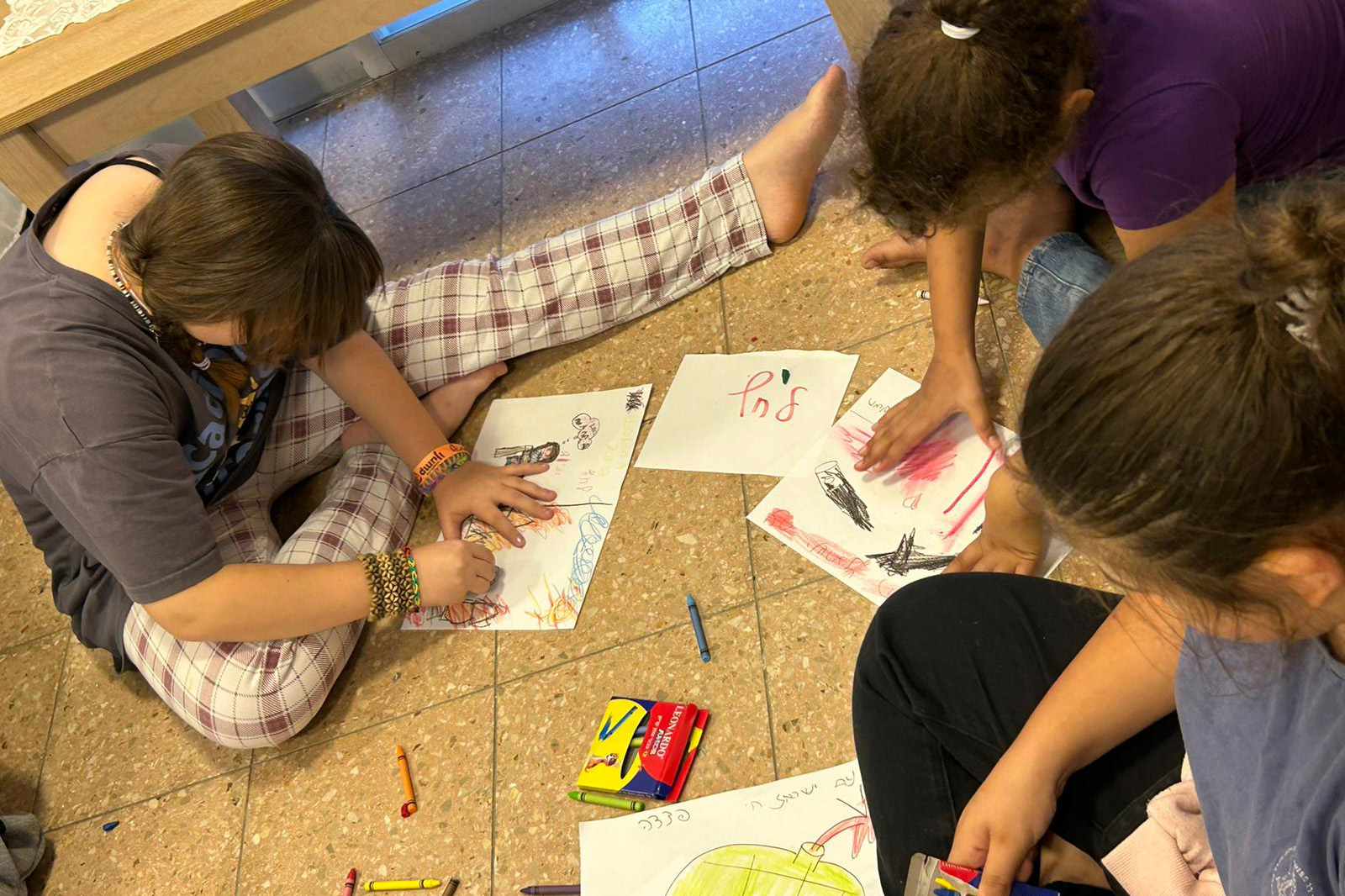 s-st-ttar-vi-barn-som-drabbats-av-konflikten-i-israel-sos-barnbyar
