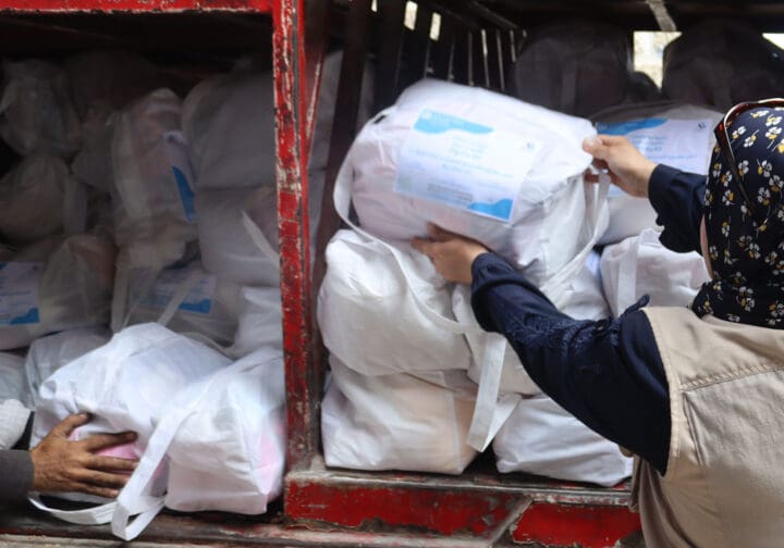 Distribueringen av sanitetskit i Gaza.