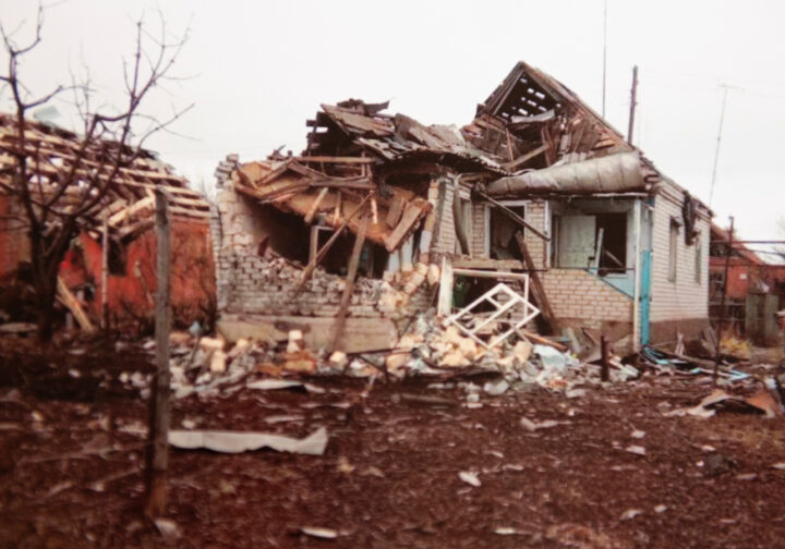 Raserat hus i Ukraina